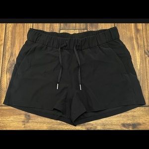 Lululemon black on the fly short 8